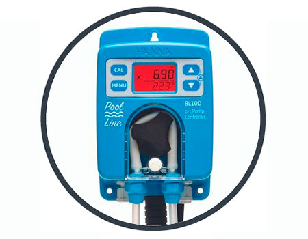 O clorador de sal desinfecta automática e eficazmente a água da piscina sem necessidade de produtos químicos.