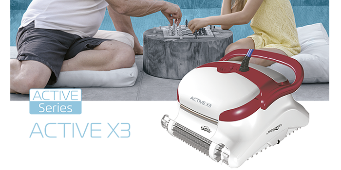 Il pulitore per piscine Dolphin Active X3 offre una pulizia affidabile, comoda ed economica. Il suo affidabile metodo di filtrazione in tutte le condizioni della piscina e la spazzolatura attiva su tutte le superfici ottimizzano l'igiene della piscina.