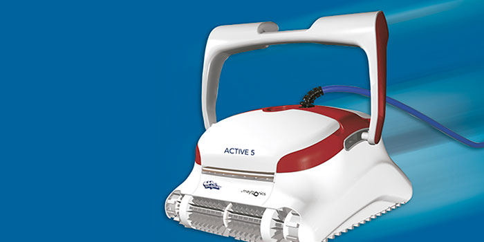 Il pulitore per piscine Dolphin Active X4 offre una pulizia affidabile, comoda ed economica. Il suo affidabile metodo di filtraggio in tutte le condizioni della piscina e la spazzolatura attiva su tutte le superfici ottimizzano l'igiene della piscina.